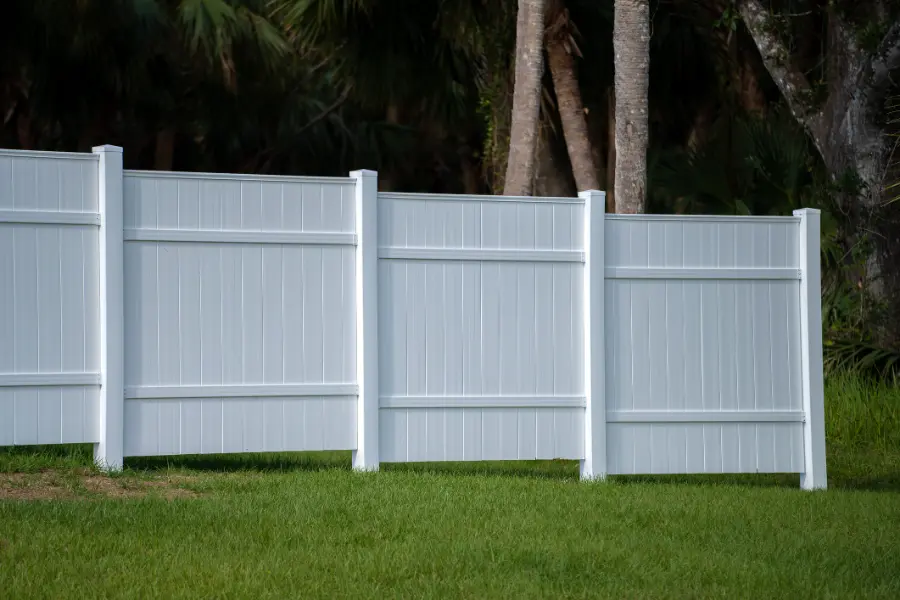 Factors to Consider When Hiring a Contractor for Vinyl Fencing Chattanooga, TN