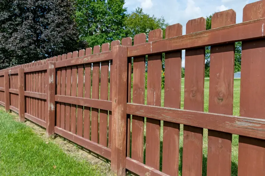 How to Choose the Right Wood Fencing for Your Property in Chattanooga, TN