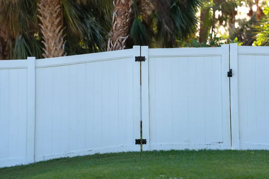 The Low-Maintenance Advantage of Vinyl Fencing in Chattanooga, TN